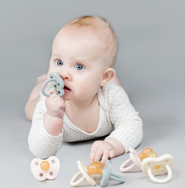 HEVEA ORTHODONTIC PACIFIER 3 - 36 MONTHS (GORGEOUS GREY)