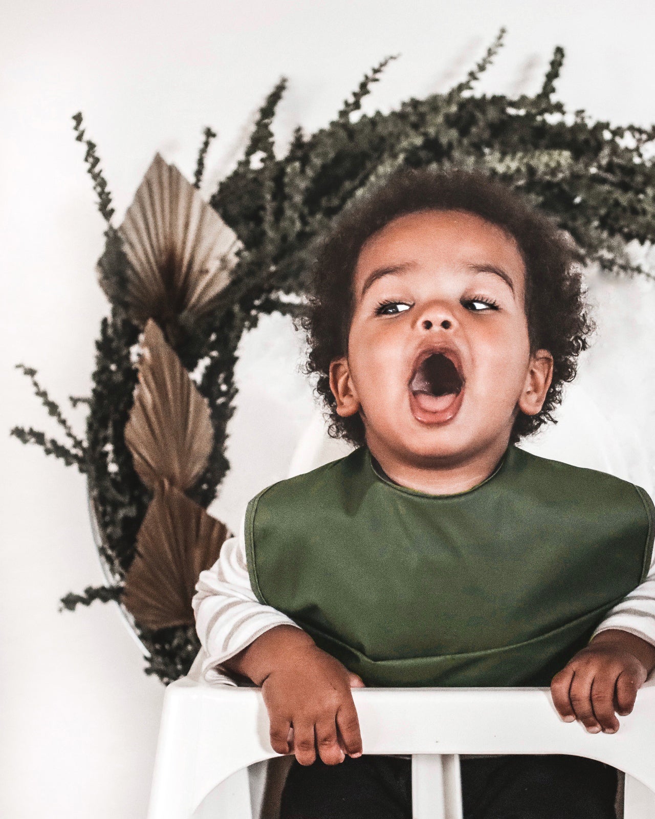 SNUGGLE HUNNY KIDS - WATERPROOF BIB (OLIVE)