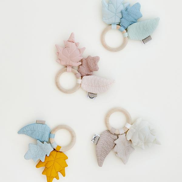 CAM CAM COPENHAGEN - LEAVES RATTLE (MUSTARD)