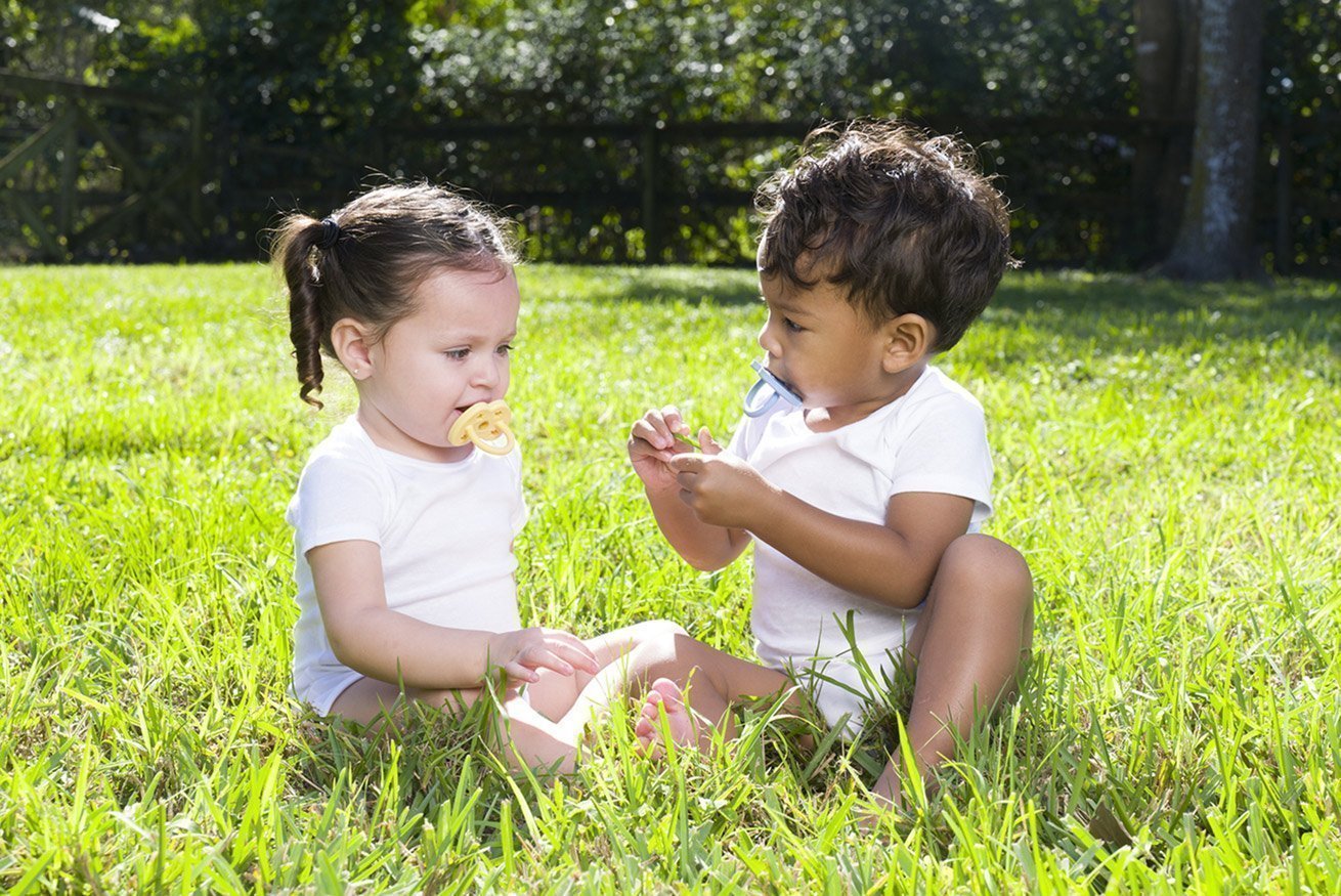 HEVEA ORTHODONTIC PACIFIER 3 - 36 MONTHS (BANANA)